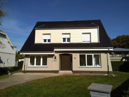 De voorgevel na de schilderwerken De voorgevel na de schilderwerken