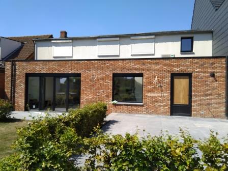 Het buitenschrijnwerk werd geplaatst