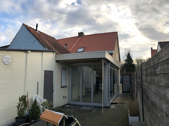 Het buitenschrijnwerk is geplaatst Het buitenschrijnwerk is geplaatst
