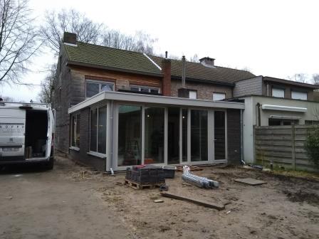 De buitenzijde van de veranda is klaar De buitenzijde van de veranda is klaar